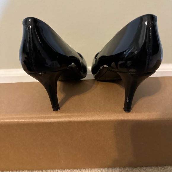 Size 37 Aldo Black Closed Pointy Toe 2.5” Stiletto Heel Pumps. - Picture 6 of 11